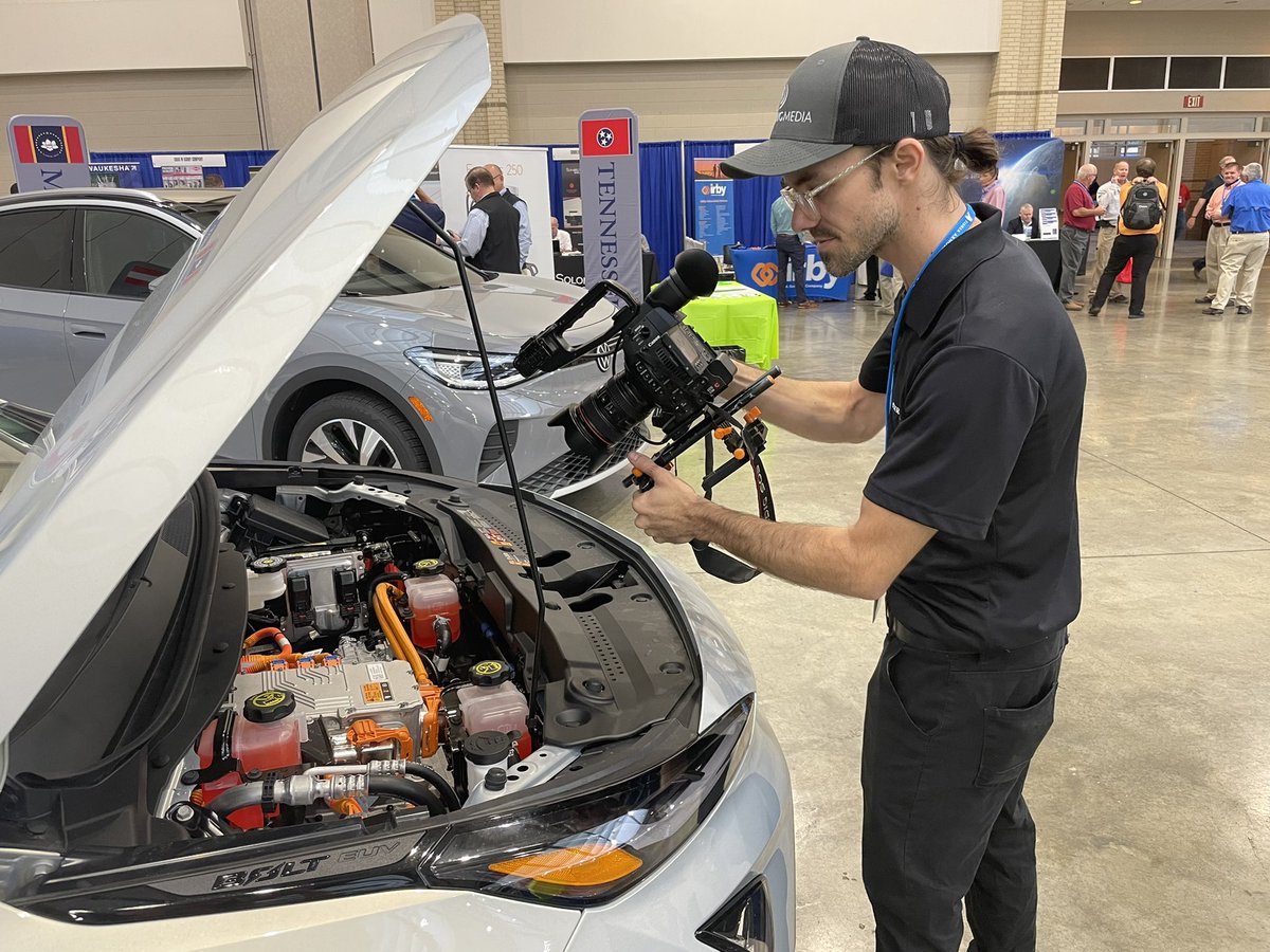 It’s not every day you get to film #ElectricVehicles! @7StatesPower 

#6StrongMedia #7SPC #Sustainability #RenewalEnergy #RenewableAssets #ElectricVehicle #Partnership #ChargePoint #Video #VideoMarketing #VideoContent #TVPPAEOT