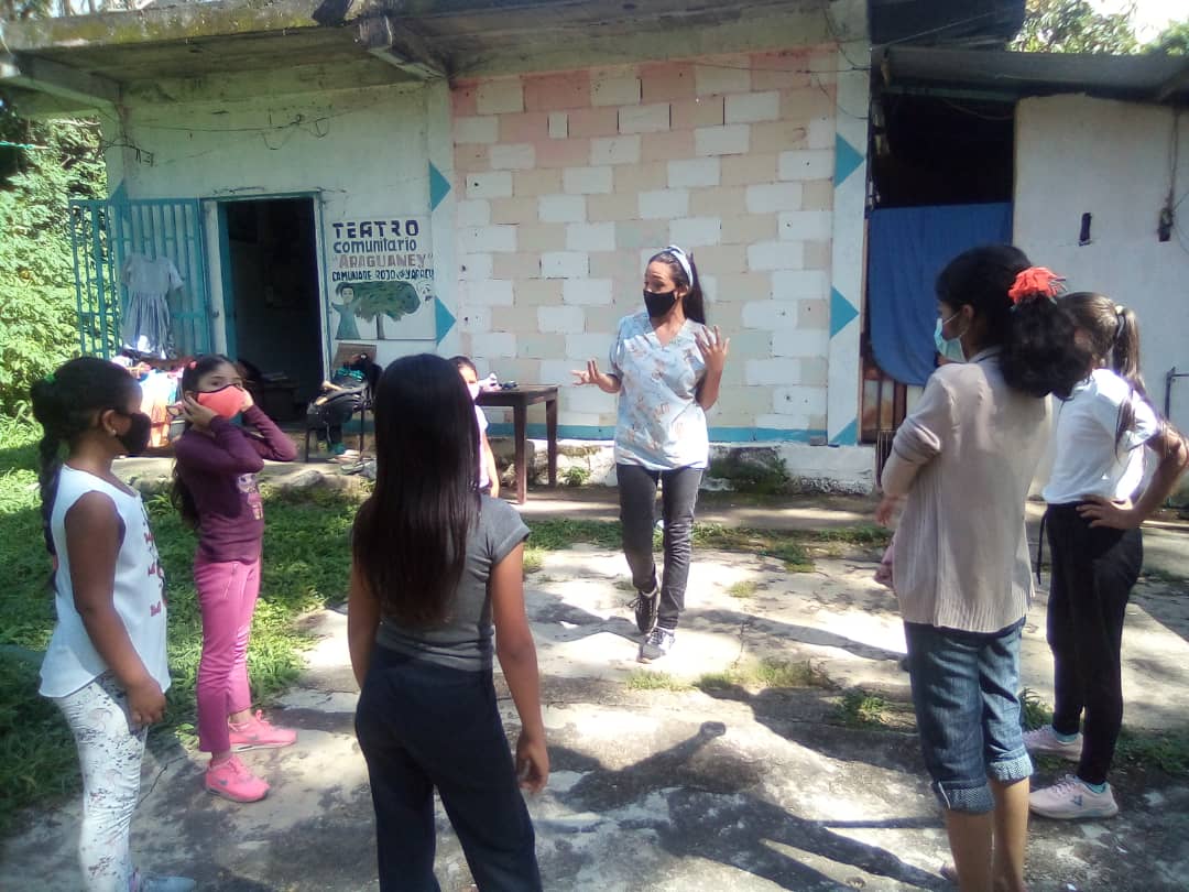 Apoyo al plan vacacional 'Espacio Creativo' en articulación con la compañera Karlys Arriechi del teatro Araguaney en el municipio Urachiche 

#teatroparaelpueblo #yaracuy #Venezuela 
<a href="/VillegasPoljak/">Ernesto Villegas Poljak</a> <a href="/VeMisionCultura/">Misión Cultura</a> <a href="/minculturave/">Ministerio del Poder Popular para la Cultura</a> <a href="/moraomar15/">Omar Mora</a>