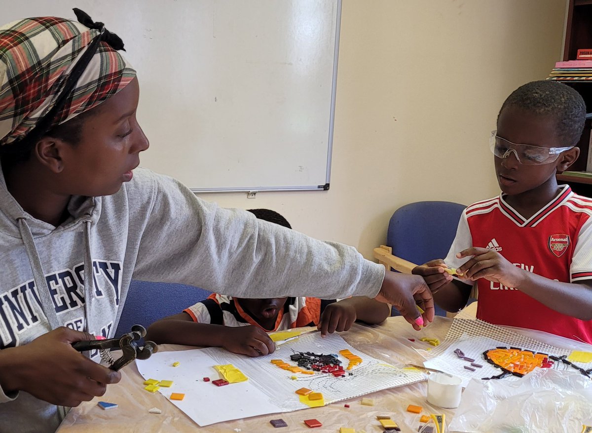 HeartInArt_UK's tweet photo. Another fab #Mosaic workshop @Holland_Town_RA community coming together to make things work 💪👏
.
.
#communityart #communitymosaics #relaxchatcreate https://t.co/fCcCE5VO1L