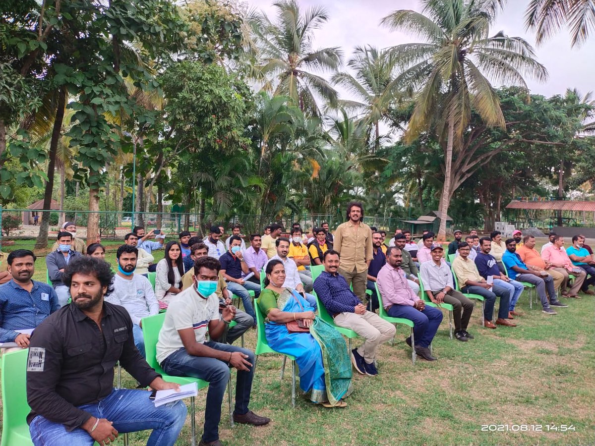 AmruthUmesh's tweet photo. ನಿಜವಾದ ಸ್ವಾತಂತ್ರ್ಯ ಬೇಕ? 
ನಾವು ಹೇಳುವಂತೆ ಕೇಳುವ ವ್ಯವಸ್ಥೆ ಬೇಕ?
ನಮ್ಮ ಮಕ್ಕಳ ಭವಿಷ್ಯ ಉಜ್ವಲವಾಗಿಸಬೇಕ?
ನಮ್ಮೊಂದಿಗೆ ನೇರ ಸಂಪರ್ಕದಲ್ಲಿರುವ ಪ್ರತಿನಿಧಿ ಬೇಕ?

ಬನ್ನಿ #ಪ್ರಜಾಕೀಯ ಮುನ್ನಡೆಸೋಣ..ಮತ್ತೊಮ್ಮೆ ಸಮಸ್ತ ಪ್ರಜಾಪ್ರಭುಗಳಿಗೆ #ವಿಶ್ವ_ಪ್ರಜಾಕೀಯ_ದಿನಾಚರಣೆ'ಯ ಶುಭಾಶಯಗಳು❤️
#Prajaakeeya #UPPforKARNATAKA @nimmaupendra https://t.co/9qgJD6LjTG