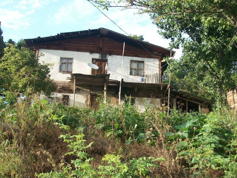 tetri_khari's tweet photo. #Ardanuç ilçesinde #Hamurlu köyü. Eski adı #Hemogoreti (ხემოგორეთი). Türkçe #Hamgoret (خامكەرت), #Hamogret, #Hamogöret vs. Erdosgomi (ერდოსგომი), Sadgomi (სადგომი), Sathe (სათხე), Sanati (სანათი), Katameti (ქათამეთი) gibi Gürcüce yer adları.
https://t.co/aL1gvRekYy https://t.co/hub3Sg7x2J