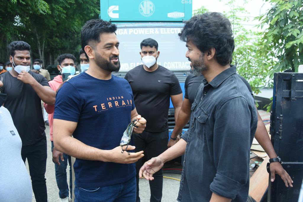 madurapandi1995's tweet photo. When calm &amp; composed king's of their profession meets together 💥 #Beast
#ThalapathyVijay #ThalaDhoni 
#WhistlePodu https://t.co/Qb77DYY1OR