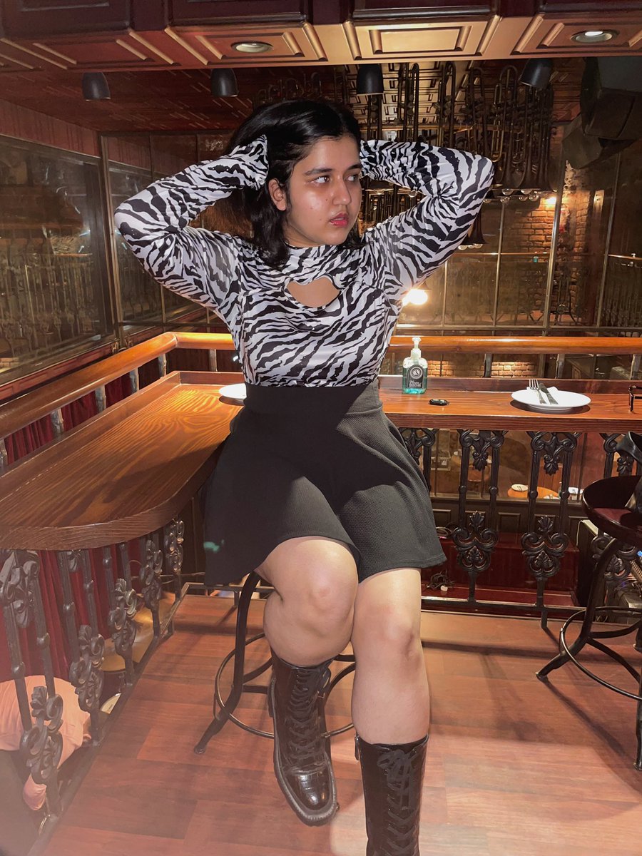 gunishatweets's tweet photo. just a casual #ootd 😋 https://t.co/kFSHstwKxC
