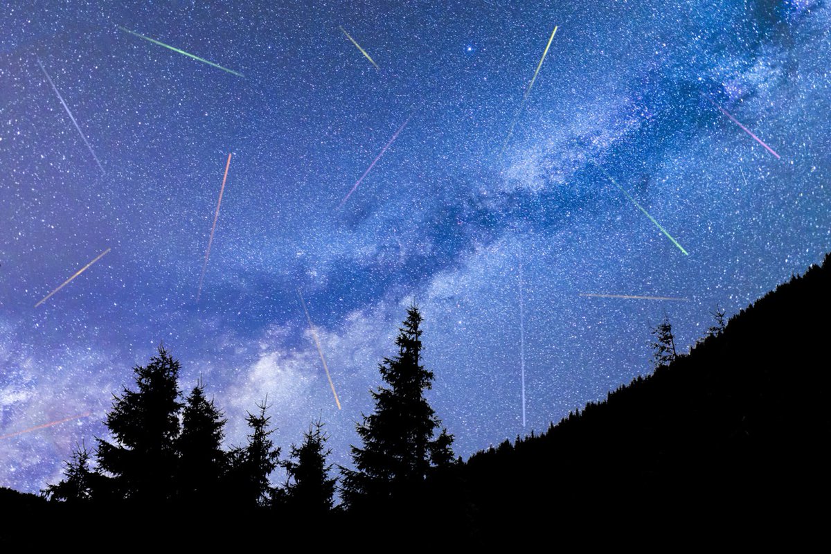 NataliaVartan's tweet image. Hoy es el mejor día para ver la lluvia de estrellas conocida como las Perseidas en el Hemisferio Norte. También llamadas Lágrimas de San Lorenzo, es uno de los acontecimientos astronómicos del año. ¿Por qué se producen? Es interesantísimo. Venid y lo vemos ☺⬇️

📸 muyinteresante