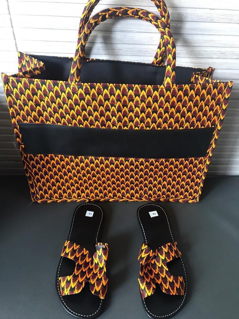 LSvirtualshop's tweet image. Ensemble sacs et sandales disponibles!
Dm pour plus de propositions y’en a d’autres...
📌le sac est unisexe

Peut aller presque partout(...) 

@KinG_MbenGa @Goraaa_Mb_ @DienaSow