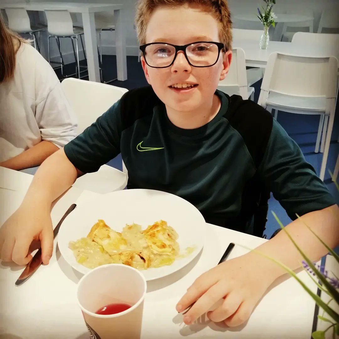 ChamwellCentre's tweet image. #Day3 #ActiveImpact #OfCourseWeCan cooking workshop with @wigglycharity @ChamwellCentre   👨‍🍳🥄Lots of fun creating in the kitchen &amp;amp; smiles all round when lunchtime arrived! 🍛 #ChamwellCentre CEO Gilli Appleby was invited to join them for lunch today - thank you everyone 😋👍