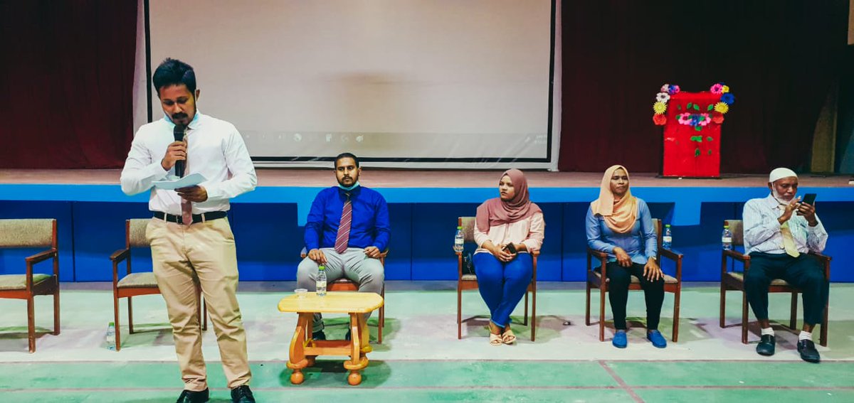 ali_niya's tweet photo. ހިންނަވަރު ތަރައްޤީގެ ޕްލޭން އެކުލަވާލުމުގެ 3 ވަނަ ބައްދަލުވުން ކުރިއަށްދަނީ. ރަށްވެހި ތަރައްޤީ ފެށެނީ ރައްޔިތުންގެ މަޝްވަރާއާ އެކު އެކުލަވާލެވޭ ރަށު ތަރައްޤީގެ ޕްލޭންއަކުން https://t.co/fI4uJpIqgt