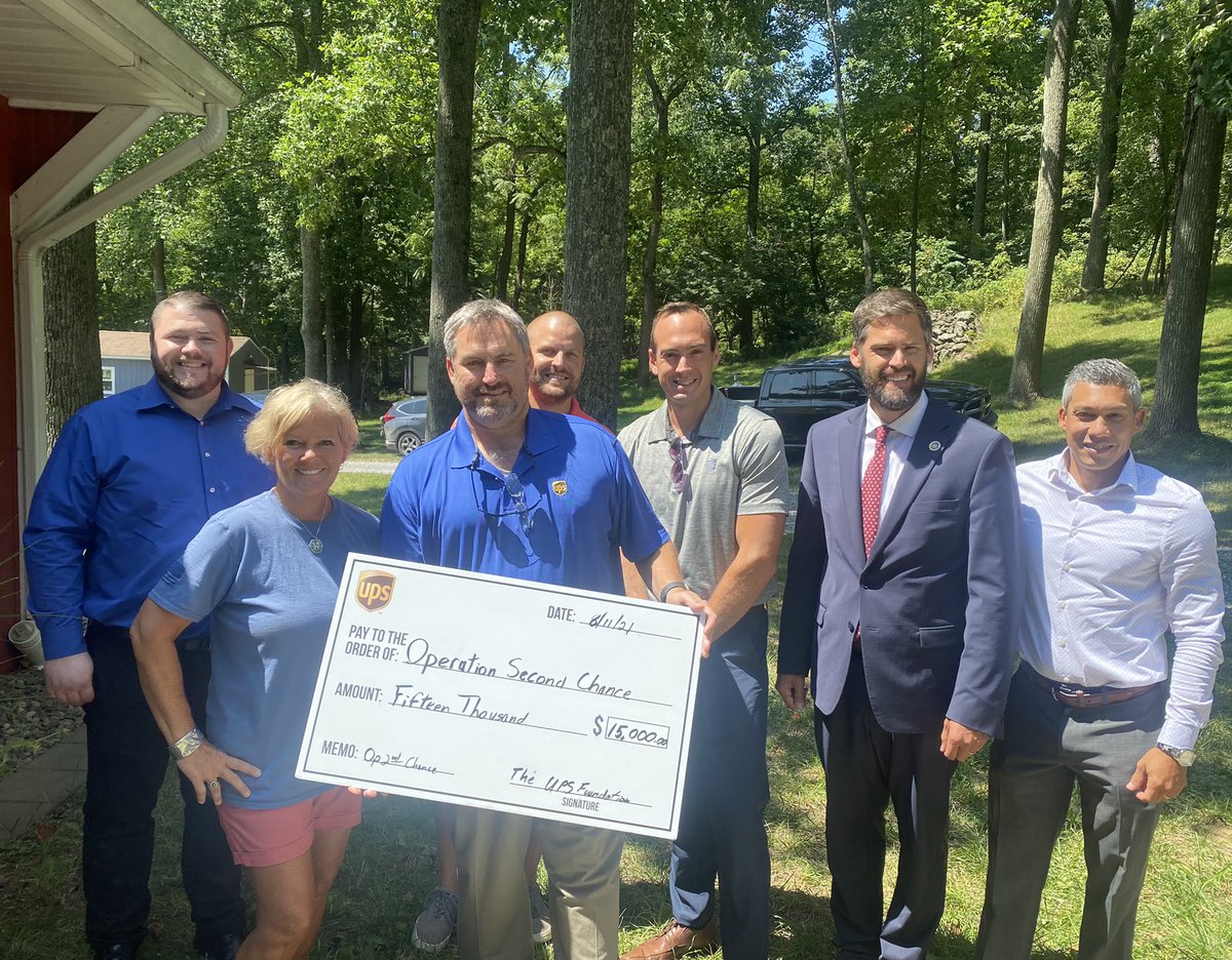 We had the honor to present a check from The UPS Foundation to @OpSecondChance founder and CEO Cindy McGrew. Money goes towards a horse corral for therapy horses to assist wounded veterans to ride in a safe environment at Heroes Ridge retreat. @MatthewWGilbert @DistrictUps