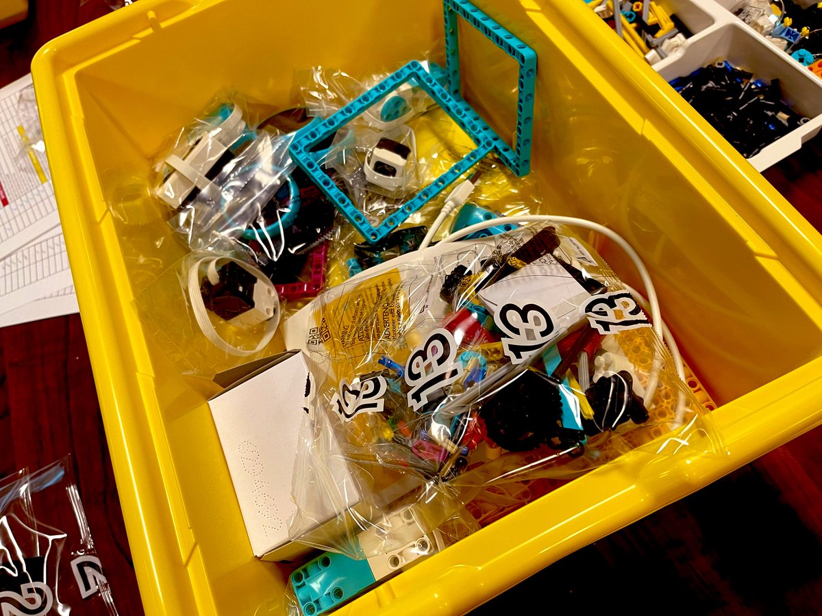 sharodickerson's tweet photo. We are rocking and rolling with EPISD Robotics today as we build opportunities for all students! π€©@ELPASO_ISD #IAmEPISD #EPISDActiveLearning @EPISD_ITS @LArriaga19 @moodforlearning @EPISDALF π€ https://t.co/5AHPKd1aYH
