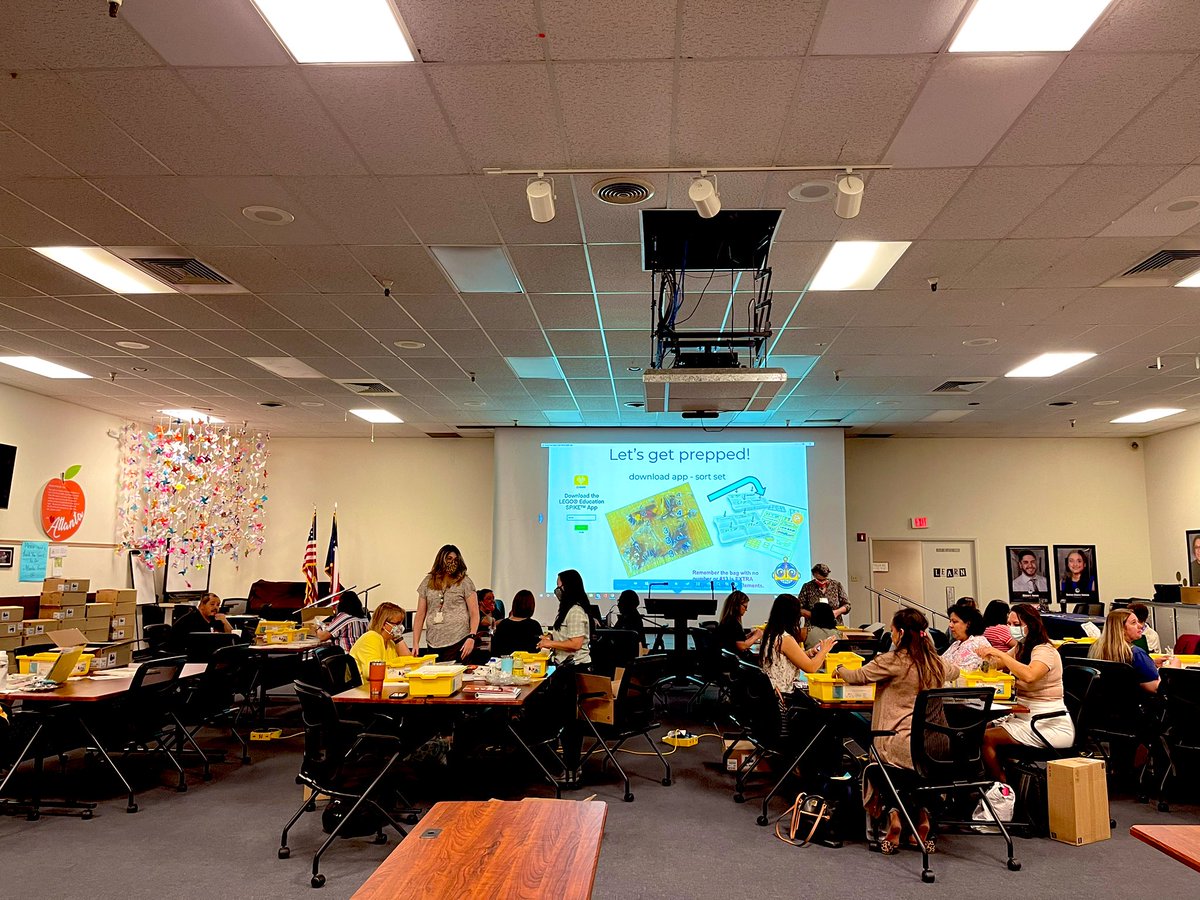 sharodickerson's tweet photo. We are rocking and rolling with EPISD Robotics today as we build opportunities for all students! π€©@ELPASO_ISD #IAmEPISD #EPISDActiveLearning @EPISD_ITS @LArriaga19 @moodforlearning @EPISDALF π€ https://t.co/5AHPKd1aYH