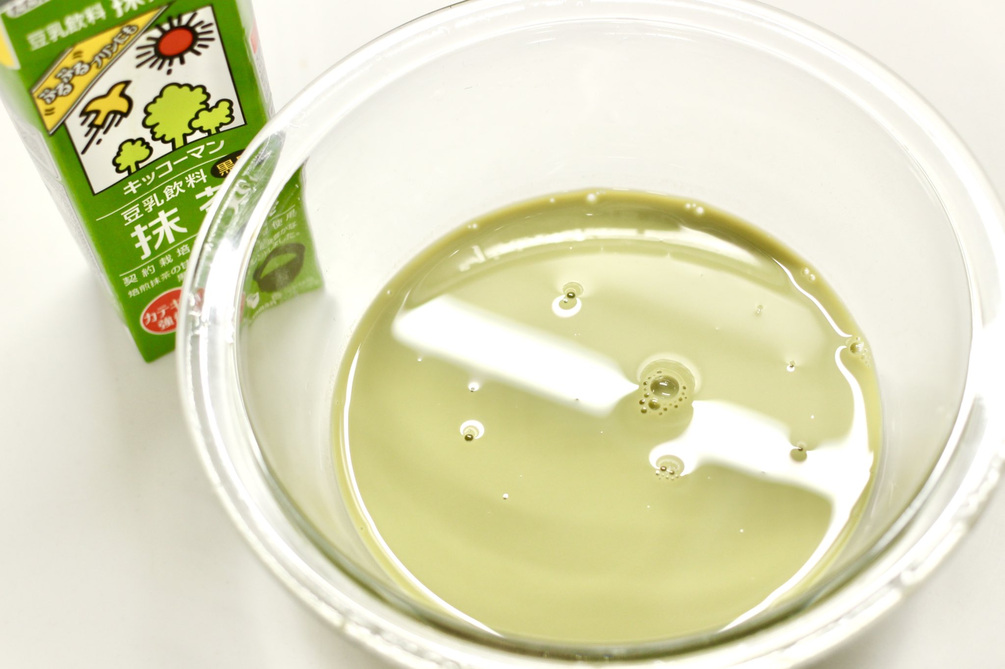 ぼく いらすと料理 Twitter પર おまけ レンジでできるゼラチン豆花の作り方 こちらはプルップル食感 キッコーマン豆乳1個 0cc を500wで2分半レンチン 沸騰直前状態 大さじ1 5の水でふやかしたクックゼラチン半分 2 5g を加えてよ く混ぜたら