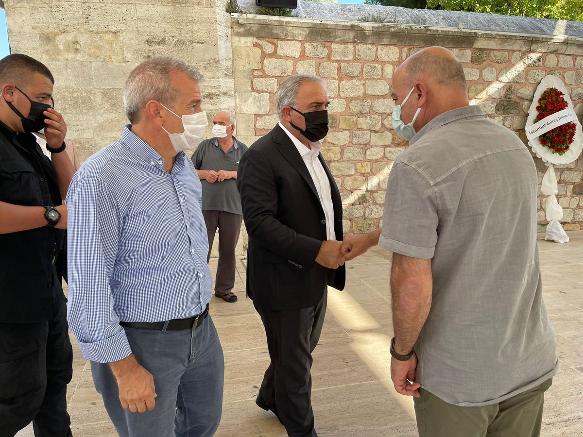 MErgun_Turan's tweet photo. Belediye Meclis Üyemiz Cebrail Uludağ'ın vefat eden kayınvalidesi Saniye Şimşek'i Fatih Camii'nde kılınan cenaze namazının ardından Hakk'a uğurladık.

Merhumeye Allah'tan rahmet dilerim. Mekanı cennet olsun. https://t.co/Ucgz3fHpRW