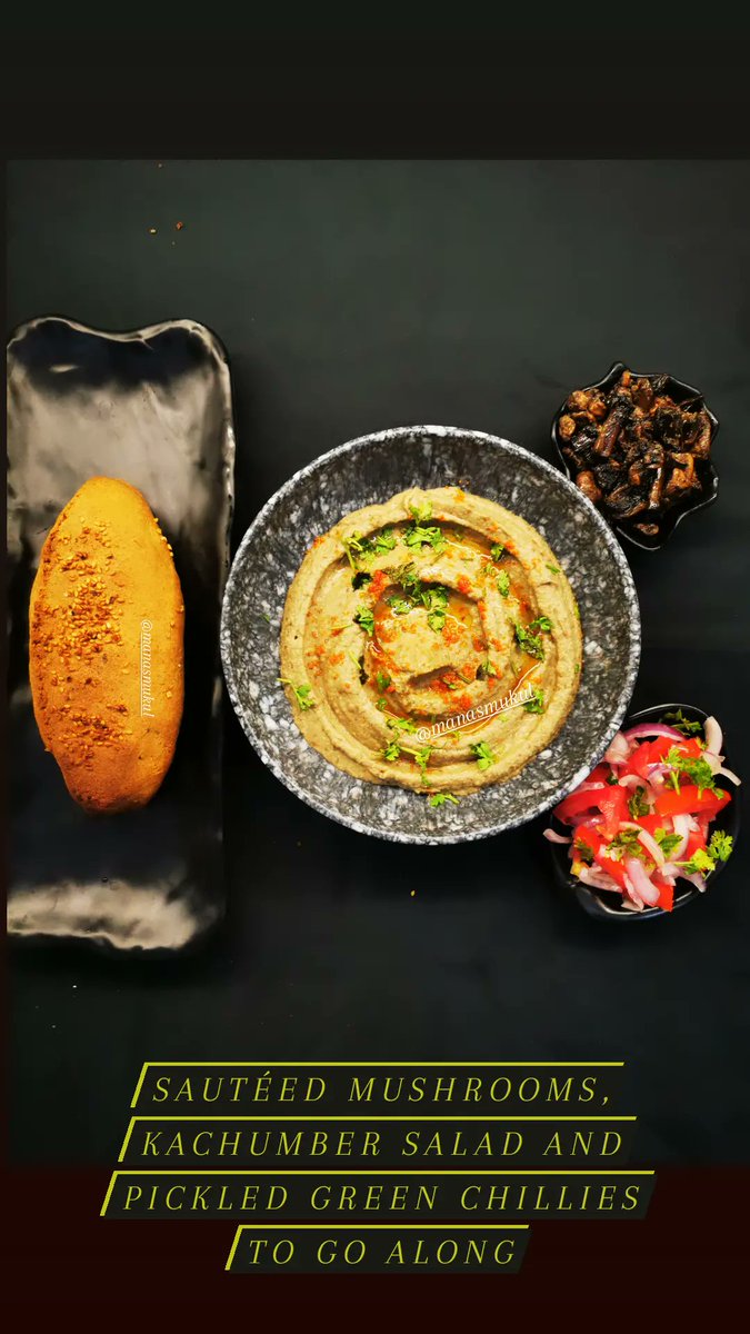 manasmukul's tweet photo. Baba Ganoush, Oats and Whole Wheat Bread along with Sautéed Mushrooms, Kachumber Salad and Pickled Green Chillies.
😁😁
Enjoy!!
#foodporn #foodie #TheJokerCooks #MaaDaPutt #babaganoush #oatsbread #wholewheatbread #sauteedmushrooms https://t.co/yemjl8TPHH