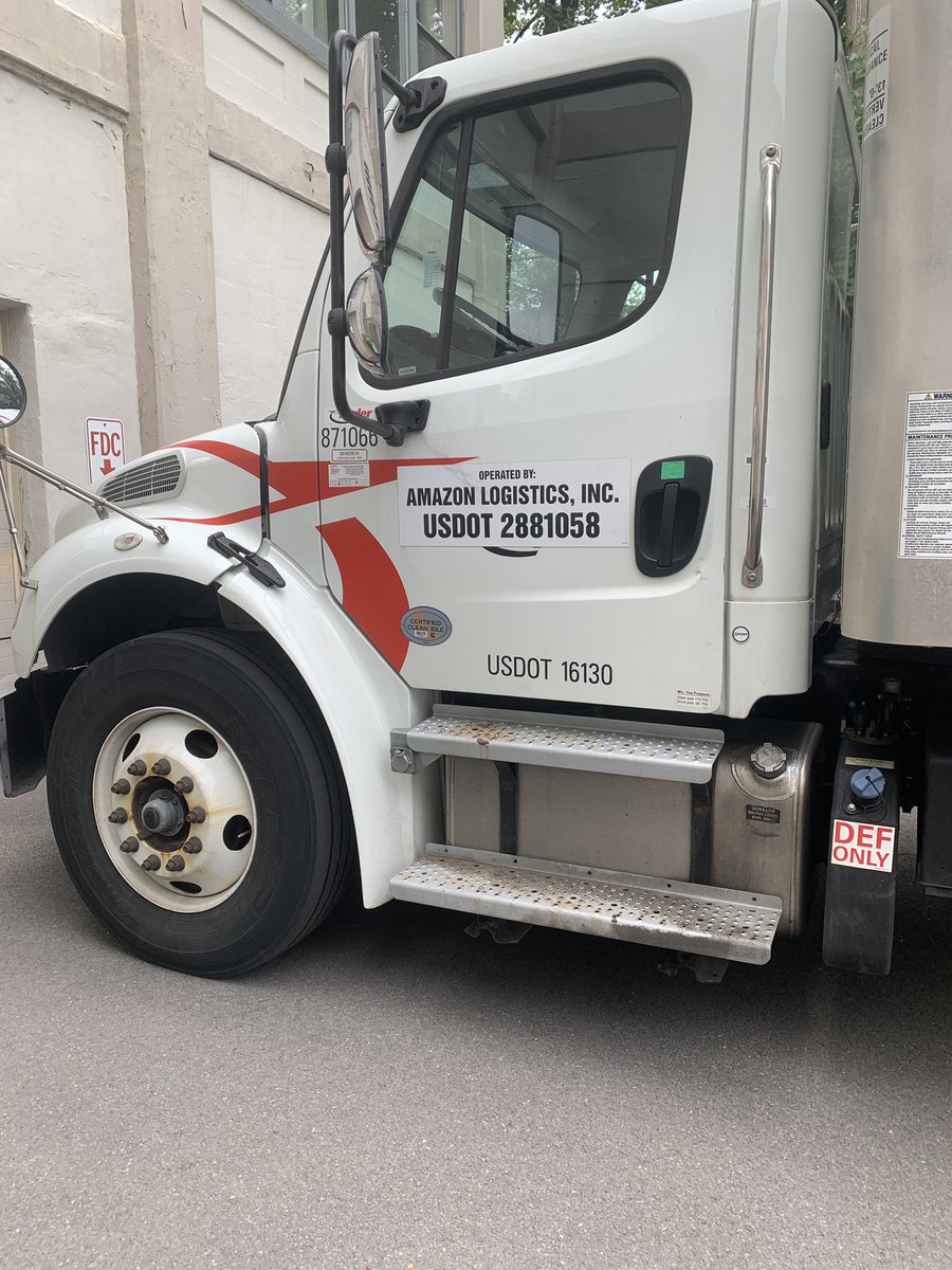 kcapierseho's tweet photo. #amazon maybe you should train your drivers better! https://t.co/l5jJ5jMTQk