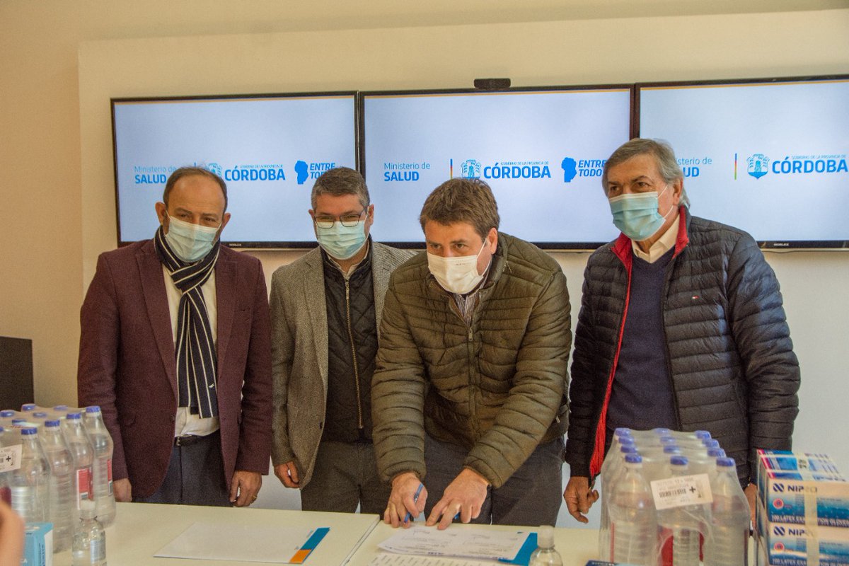 PikiMajul's tweet photo. 🏥 Entregamos, junto al min. Carlos Massei y el sec. de #Salud Pablo Carvajal, una incubadora de transporte interhospitalario para el hospital de #AriasCba y elementos sanitarios solicitados al intendente de la localidad sureña del #departamentoMarcosJuárez Matías Gvozdenovich. https://t.co/gXdGCgfAci