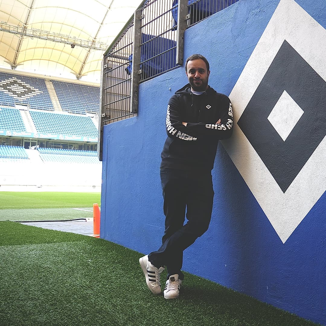 eSports_Rep's tweet photo. Good work leads to great signings✍ We signed our #eSRfamily coach @hamburg_nicolas for his 3rd year with @HSVeSports 🎮🥳 
Congrats for you both and let's have a great time!
#fifa22 #fifaesports #FIFA #esports #fifacoach https://t.co/Wd9qXs2x45