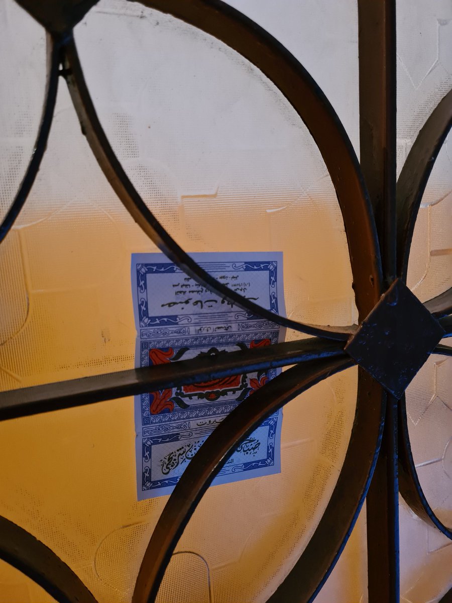 Üzerine basılmasın diye cama asmışlar :))