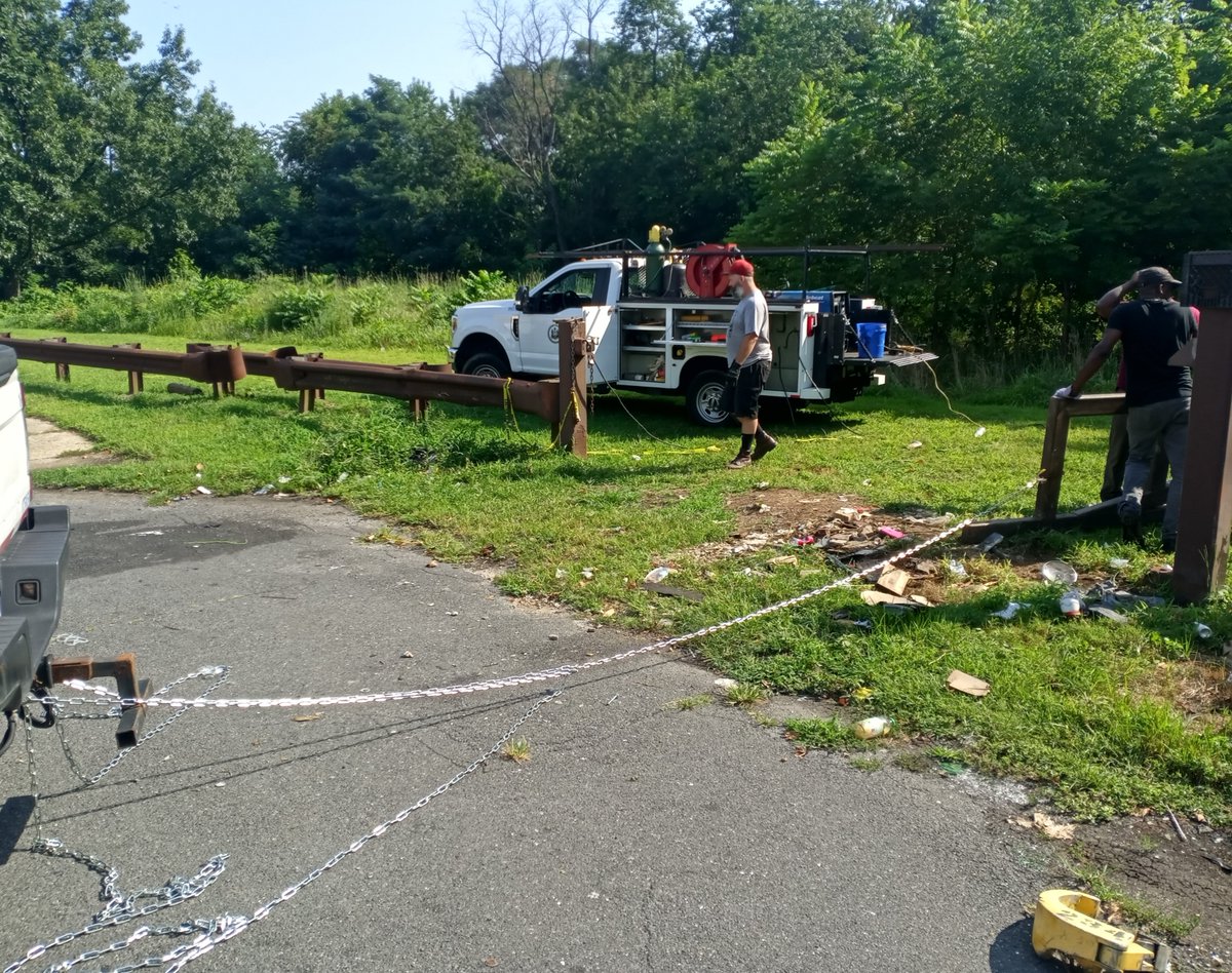 TTFWatershed's tweet photo. We’d like to give a shout out to #PhiladelphiaParksandRecreation for fixing up the gate today on the Rorer St. Gateway of #TaconyCreekPark! Thank you @PhilaParkandRec for all your contributions on improving the park. https://t.co/I63lPxx1Hs