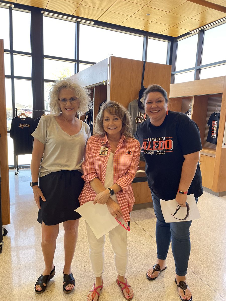 We love all our staff! #GrowingGreatness <a href="/AledoLibraries/">Aledo ISD Library Services</a>