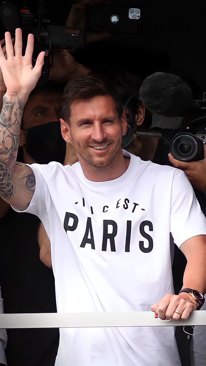 | تيشيرت تقديم ميسي في باريس
المقاسات | S-M-L-XL-XXL
السعر |  119 ريال
* الكمية محدوده .

🔴 توصيل مجاني داخل المملكه وخارجها

للطلب | • عن طريق الرسائل الخاصه
     • عن طريق الواتس 0545292007