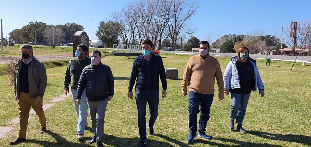 Luegger's tweet photo. Junto al Intendente @BertellysHernan de Azul, @ezequielgalli de Olavarría, el precandidato a Senador por la séptima @robbiani_diego y el precandidato de Azul @Alejandrovieyra visitamos una planta de un frigorífico que dará más de 100 puestos de trabajo en #Cachari #EsJuntos https://t.co/4Jnvjj7k0o