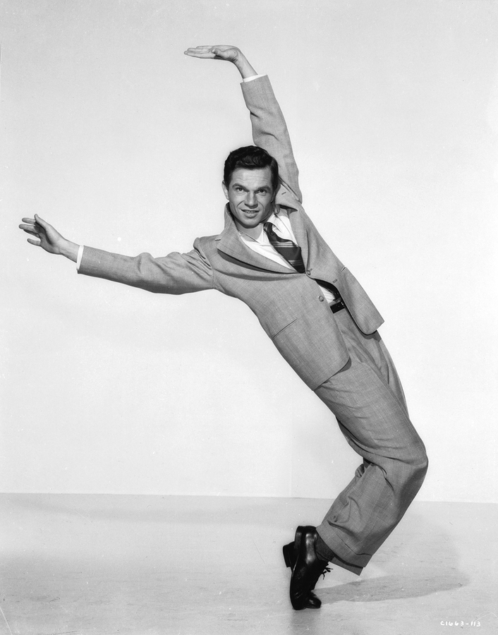 iShowTunes's tweet photo. Birthday Remembrance ~ #MichaelKidd (1915-2007)
One of Broadway's &amp; Hollywood's most distinguished &amp; inventive Choreographers. He never asked a dancer to perform a step he HIMSELF could not do. #HelloDolly #GuysAndDolls https://t.co/VjNrbggaZb