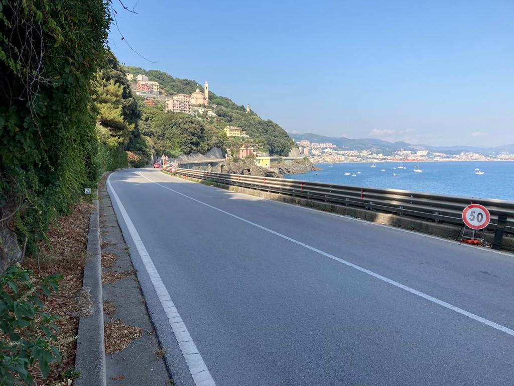 RegLiguria's tweet photo. 🛣 Ripristinato oggi il doppio senso di marcia sulla statale 1 Via Aurelia a #Vesima. Rimane il divieto di transito per i mezzi pesanti con peso superiore a 20 tonnellate
📆 Lavori conclusi entro fine settembre https://t.co/c4nMwFekl9