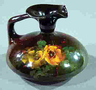AlmanacAntiques's tweet photo. #SamuelWeller purchased #LonhudaPottery in 1895. With the addition of Lonhuda, Weller began production of #Louwelsa, which would become one of Weller's most popular lines and ultimately included over 500 different shapes of vases and bowls. Learn more. 
https://t.co/yRzyKVRAUA https://t.co/TZ61519TFa