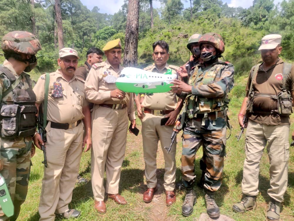 ProudPajeet's tweet image. Congratulations @NawazShrifMNS. India&apos;s Ultra pure handsome PM @narendramodi decided to gift this PIA airplane to your daughter, so that she can come to London. Our Air Force and army will provide full protection.