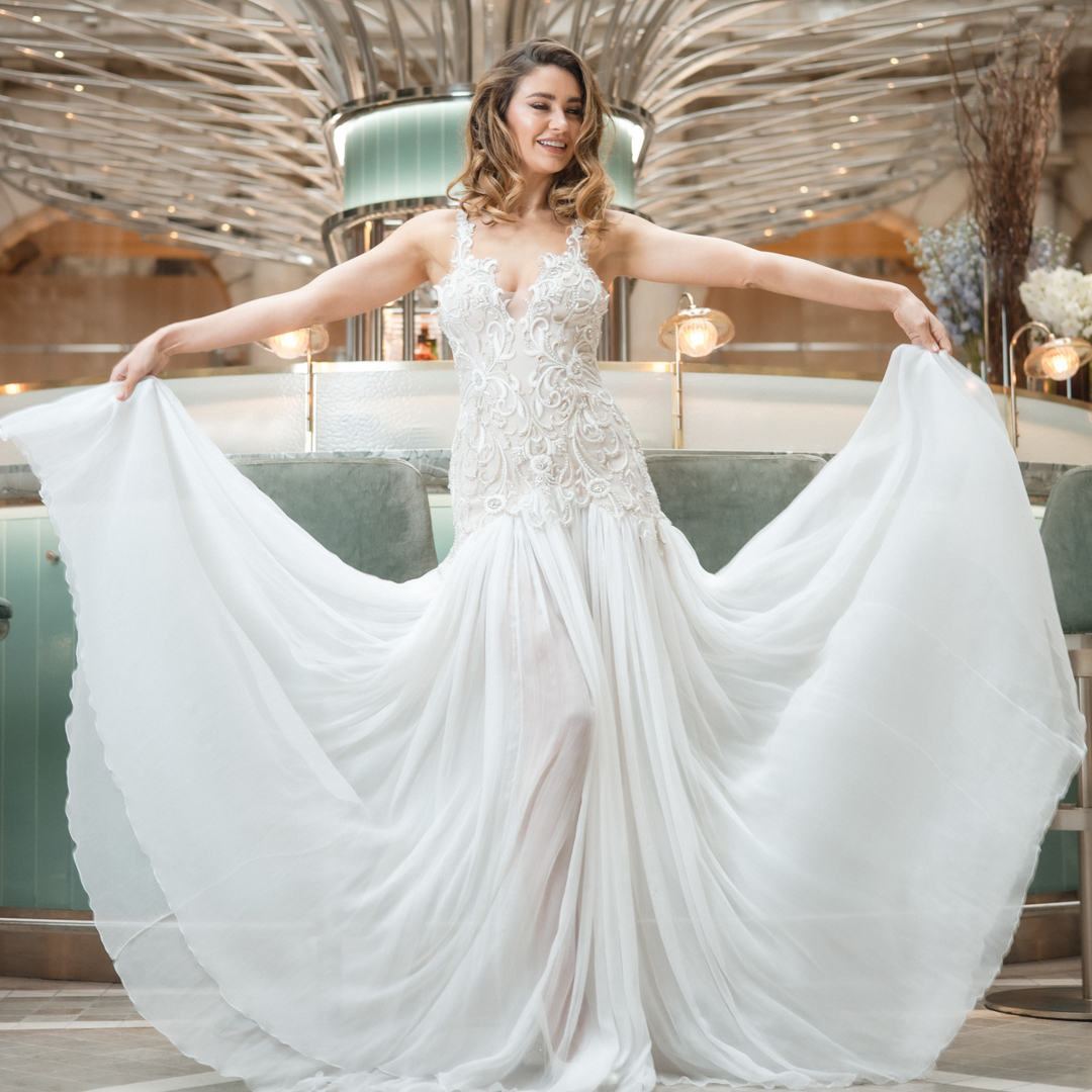 Adding a little flare to your Thursday💃🏼 What would your dream wedding dress look like? Comment below👇🏽👇🏼👇🏻

To book your initial consultation and design your dream wedding gown visit shimmeringivory.co.uk or send us a DM💓

@shimmering_ivory at <a href="/f/">Fred Oliveira 🧠</a>