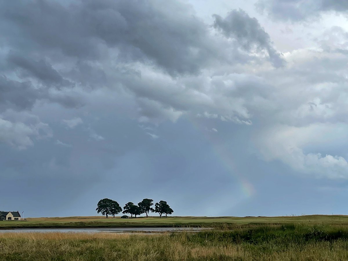 #Sunlight #clouds and a faint #rainbow #DornochFirth & #SkiboGolfCourse #FavouritePlace #Scotland 🏴󠁧󠁢󠁳󠁣󠁴󠁿 @StormHour