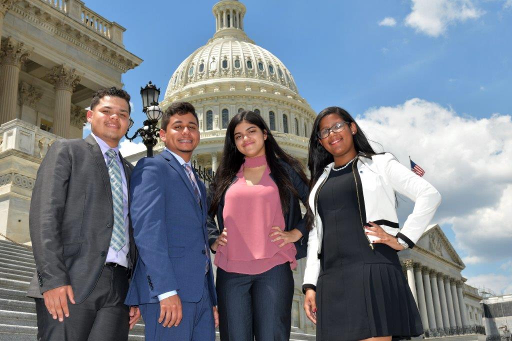 AgentScottC's tweet image. .@StateFarm is proud to support the @CHCI R2L NextGen virtual leadership program offering 120 Latinx students a summer of development experiences. st8.fm/36MMfxF #GoodNeighbor