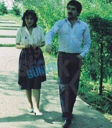 İbrahim Tatlıses, Perihan Savaş'a Urfa'yı gezdirirken (1982)