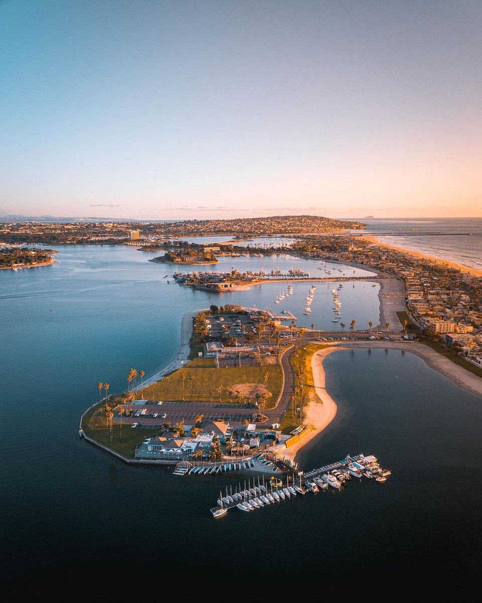 Step into the sunshine and spend your summer exploring one the many beaches along San Diego's 70 mile stretch of coast line.⁣
​
​📸 <a href="/cody_barker/">Cody Barker</a>