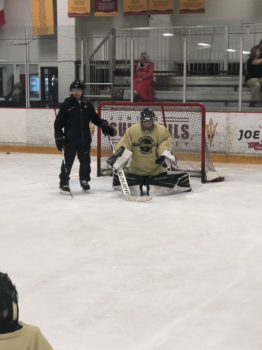 snowmangoalies's tweet photo. Right back to camp last weekend with @worldhockeylab at @oceansideice 🥅 Always a pleasure to learn and work with Hiroki! 🏒 Great work from the goalies #snowmangoaltending #worldhockeylab #oceanside #sundevils #jrdevils #hockey #goalie #drills #training #camp #barsouth #sniper https://t.co/WY8mOoOBrD