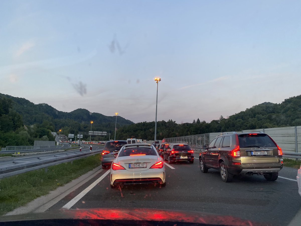 Painful and shameful image between the Croatian and Slovenian border both #EU countries where the #EU citizens and tourists with little kids are waiting to cross the border for over 5 hours. Why? What kind of a union is this <a href="/vladaRS/">Vlada Republike Slovenije</a> <a href="/VladaRH/">Vlada Republike Hrvatske</a> <a href="/EuropeanCommiss/">European Commission</a>?