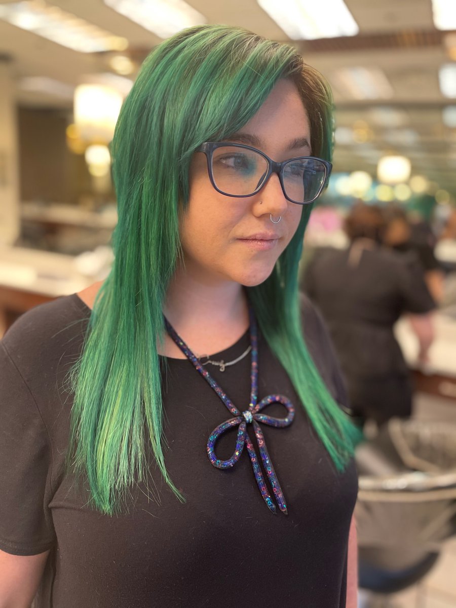 jamisonshaw's tweet photo. Check out this incredible @BellamiHair extensions transformation on protégé stylist Cassidy, installed by Erika and dyed by Cassidy herself! https://t.co/xOXDcgN3iq