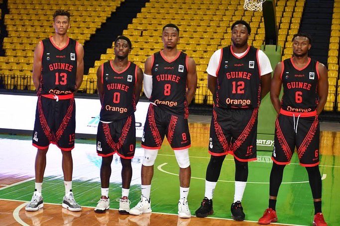 fgbb_officiel's tweet photo. Victoire du Syli Basket-ball 🇬🇳 sur le Rwanda 🇷🇼 91-83 deuxième victoire consécutive pour la sélection Guinéenne à Dakar Arena 🐘 🔥 https://t.co/1z0ez4T12U