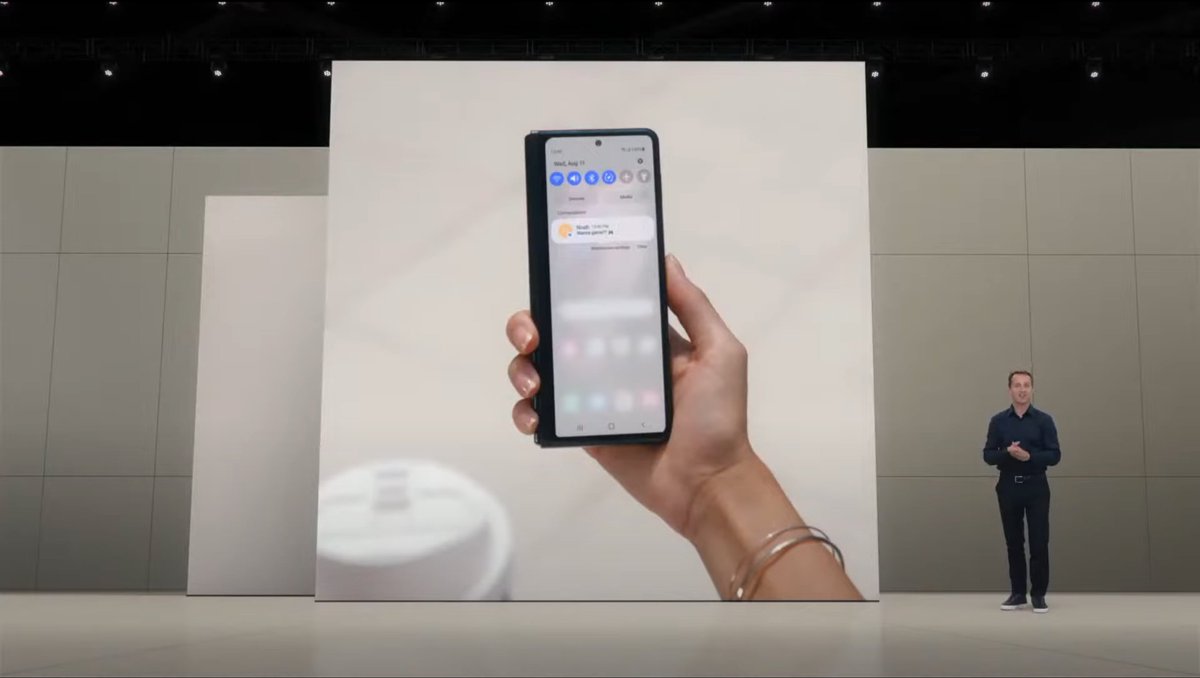 TheUncodedOne's tweet photo. That is definitely quite a bit larger than the original Fold... and doubly faster than the Fold 2's outer screen 😁
Hello 120 Hz outer screen. 

#GalaxyReporter #GalaxyUnpacked 
@SamsungGulf https://t.co/PNtbwRNRBh