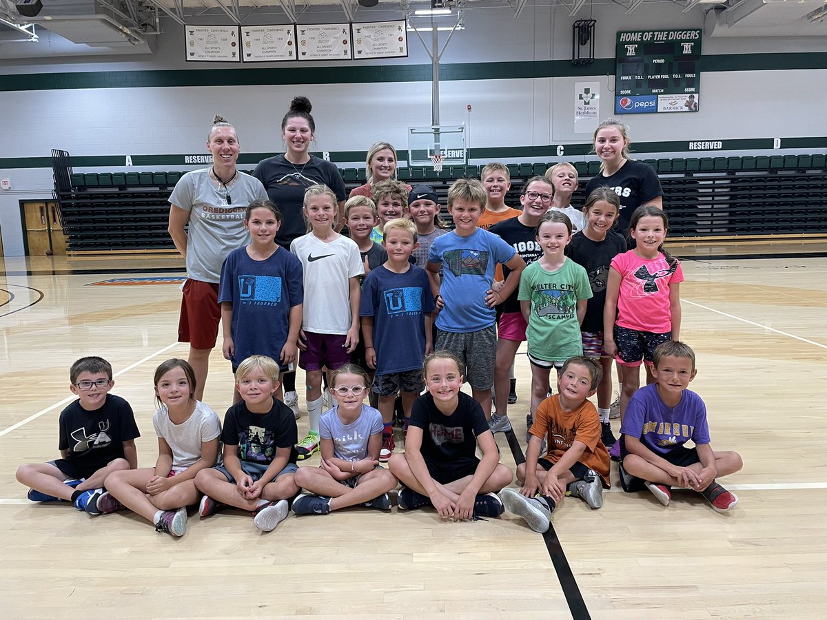 montanatech_WBB's tweet photo. Fun morning spent with some #FutureDiggers
Charlie even made an appearance at camp!!
#RollDiggs⚒ #CampSzn https://t.co/FKyNYRQGoE