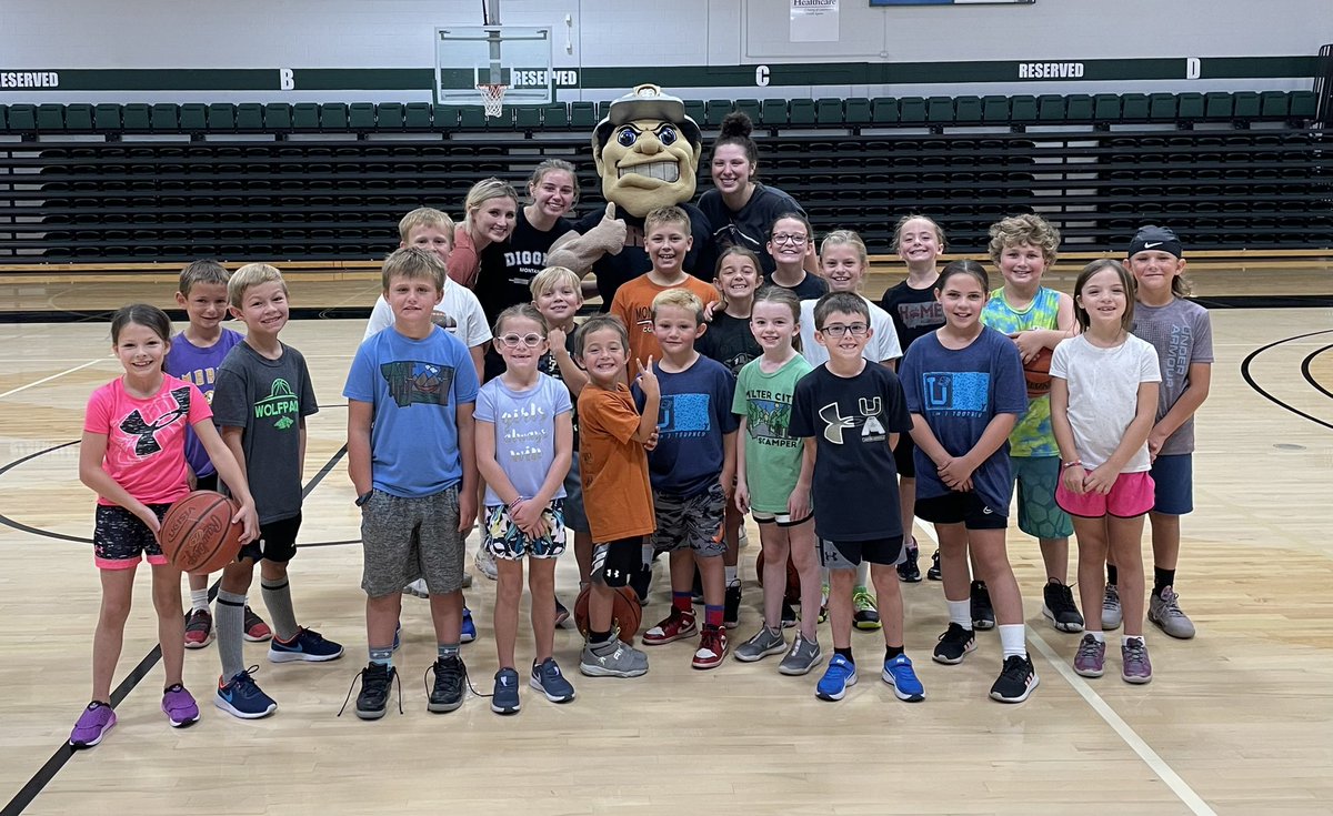 montanatech_WBB's tweet photo. Fun morning spent with some #FutureDiggers
Charlie even made an appearance at camp!!
#RollDiggs⚒ #CampSzn https://t.co/FKyNYRQGoE