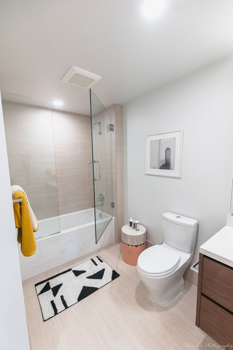 Bathroom Hardware is one of the most important aspects of your home. Check us out at deelinc.com to see our selection of mirrors, towel bars, shower doors, and more!
.
.
.
#deel #blinds #windows #interiordesign #HomeDecor #bath #bathhardware #shower #bathroom