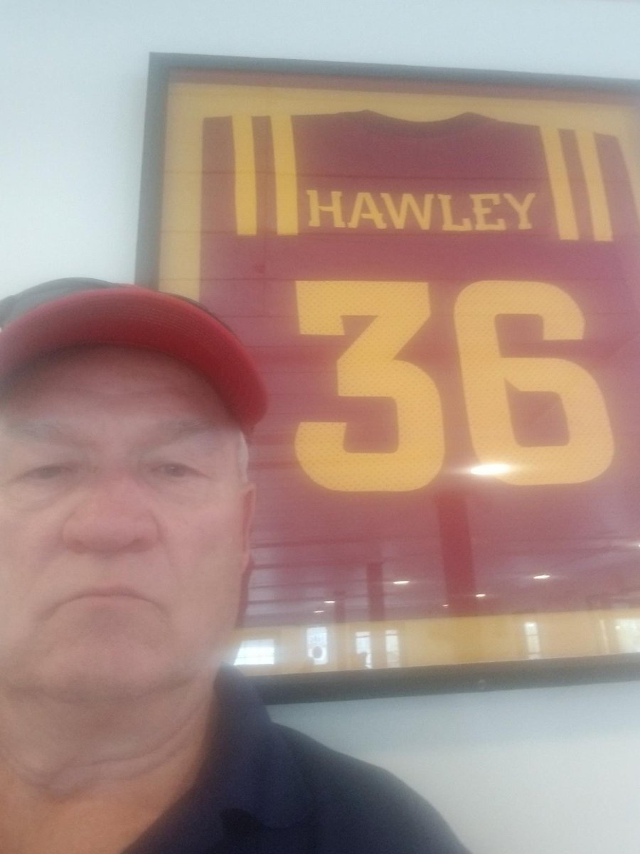 sahrendsen07's tweet photo. Feel like this is the new iowa state fair selfie station!   Lets see what you got next 10 days!!   Lobsta roll and picture with jace @teddyhawley @JaceHawley @JRsSouthPork @LPN_Greens https://t.co/WME466GyMz