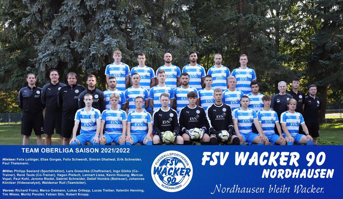 Wacker90NDH's tweet photo. ++ UNSER MANNSCHAFTSFOTO - TEAM OBERLIGA ++

Nachdem gestern ein Outtake veröffentlicht wurde, folgt heute unser offizielles Mannschaftsfoto für die kommende Oberliga Saison 2021/2022! Auf dem Foto fehlen Ronan Rimpler und Martin Vopel (Torwarttrainer). 📸 #NurderFSV https://t.co/nlUCsMLKNg