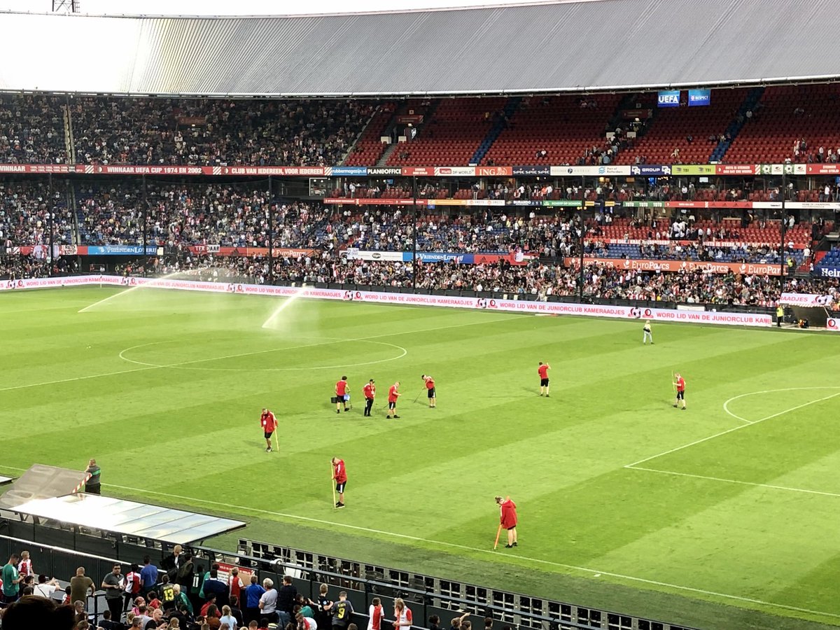 Rust in de Kuip! 2-0 #feyluz moooooi!