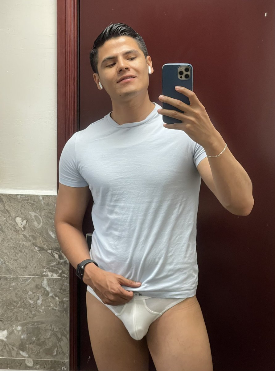 PapiCardenass's tweet photo. Alguien que sepa y quiera planchar? 

https://t.co/GJV5J011Yg https://t.co/Ty3L9wpwqm