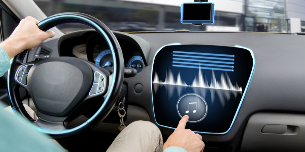 DGTes's tweet photo. Procura estar atento a esas acciones a veces automáticas, inconscientes, que pueden esperar hasta que detengas el vehículo y que pueden ser causa de #accidente. 

Mientras conduces no leas, no discutas, no rebusques en el bolso, déjalo para después. 

#CERODISTRACCIÓN https://t.co/H6I4IJnEAa