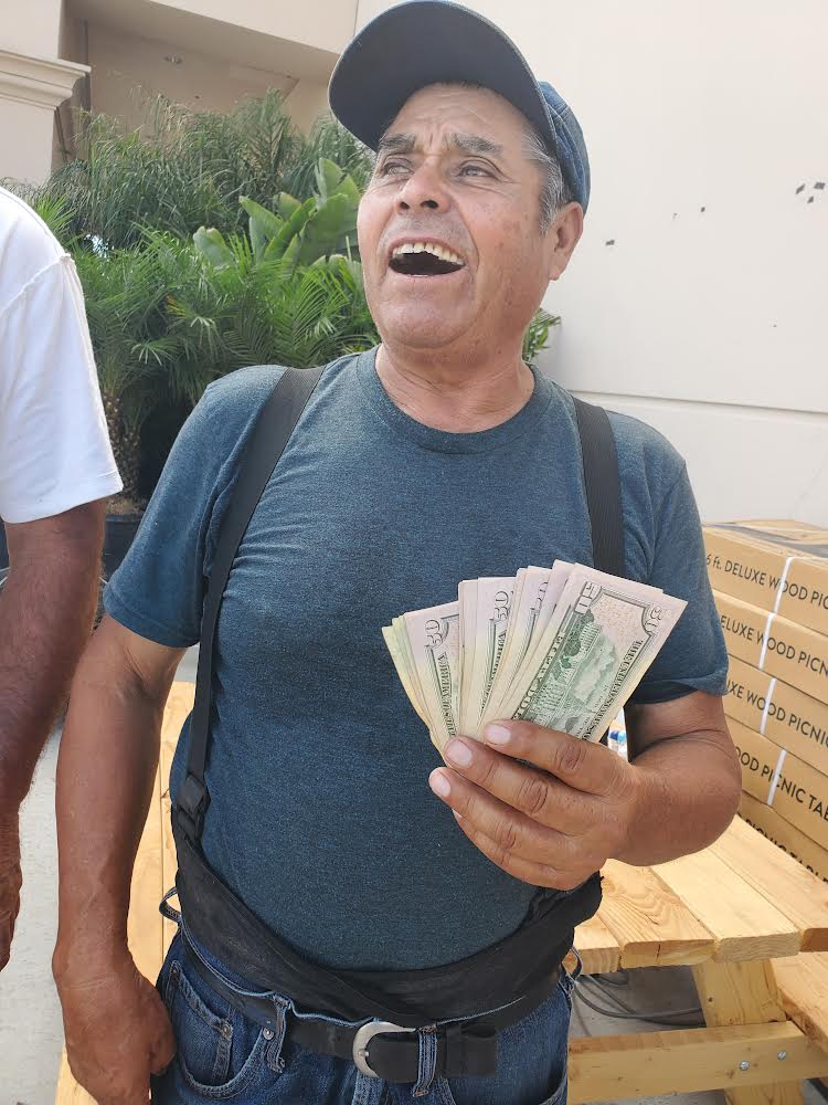 Why is Escondido jornalero Jose Luis Duran smiling? Its because Jose, with the help of the San Diego Day Worker Program-the newest ERC Program-pressured his employer to pay him $1,000 for a week’s work.
Good for you, Jose!
#Raisethewage #WorkersRights