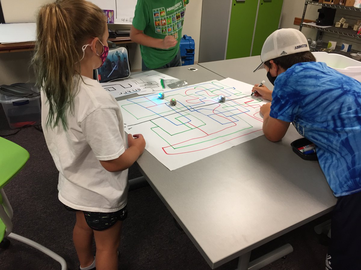 NEIU19's tweet photo. Here are some day 1 and day 4 highlights of iCreate Robotics camp.
#PASTEM #iCreate https://t.co/I4uqx8kmaQ