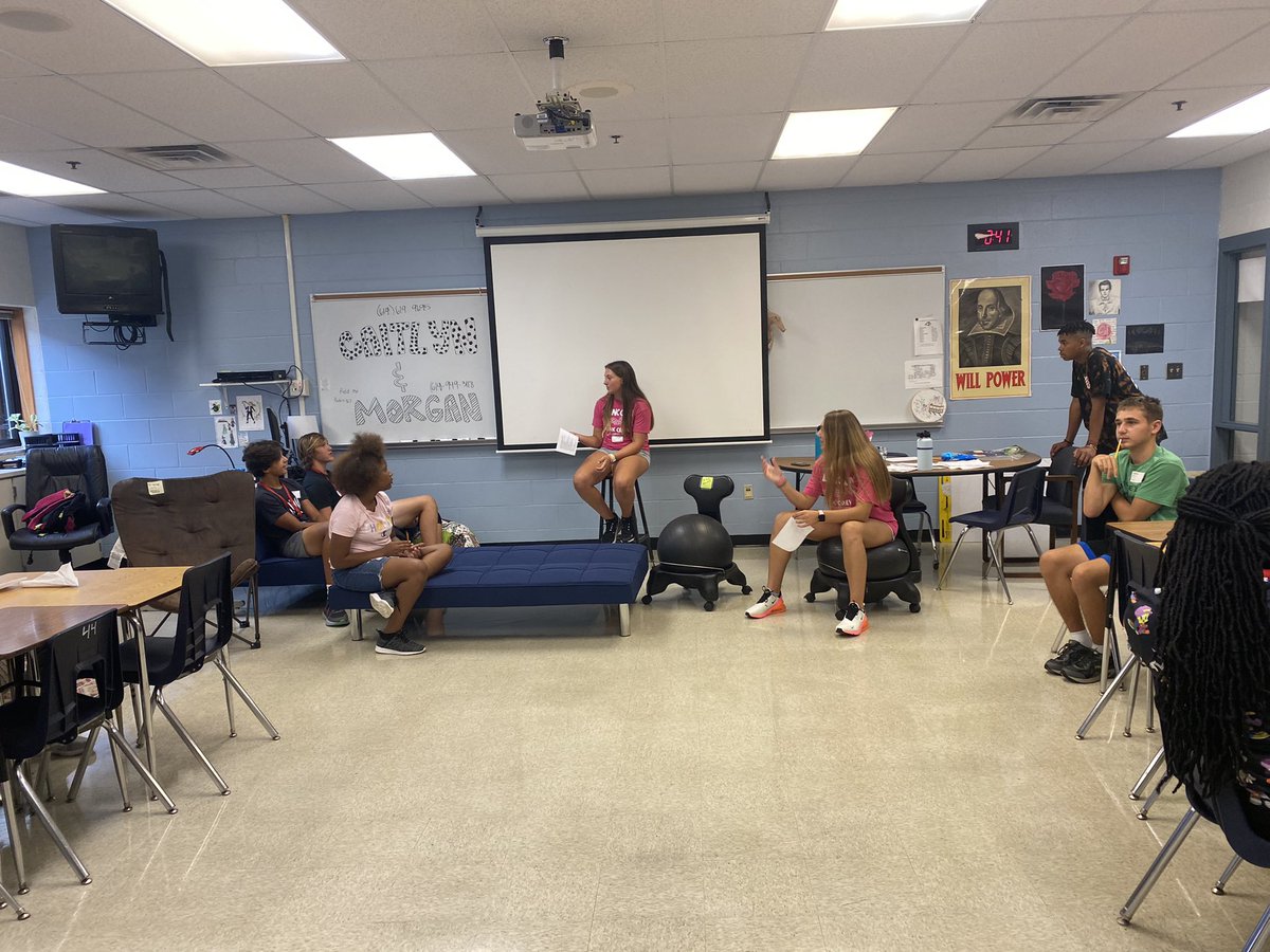 LinkCrew_GLHS's tweet photo. What a great day to be a Gahanna Lincoln Lion! Welcome class of 2025! Freshman Day was a success! @GLHSLions https://t.co/UrRqzczLmp